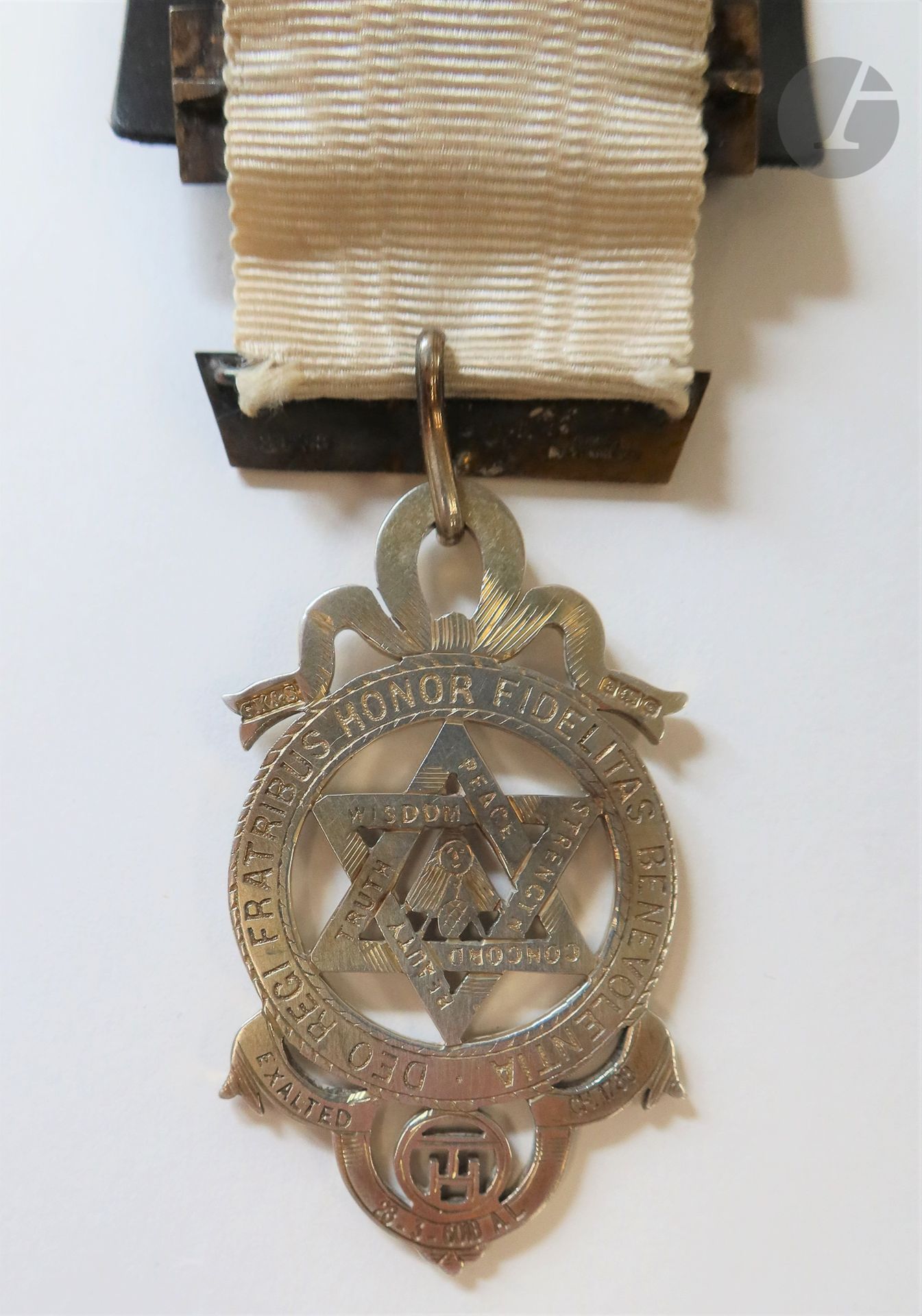 Null British Masonic badge. 
Silver, with engraved Solomon's cross. Hallmark of &hellip;