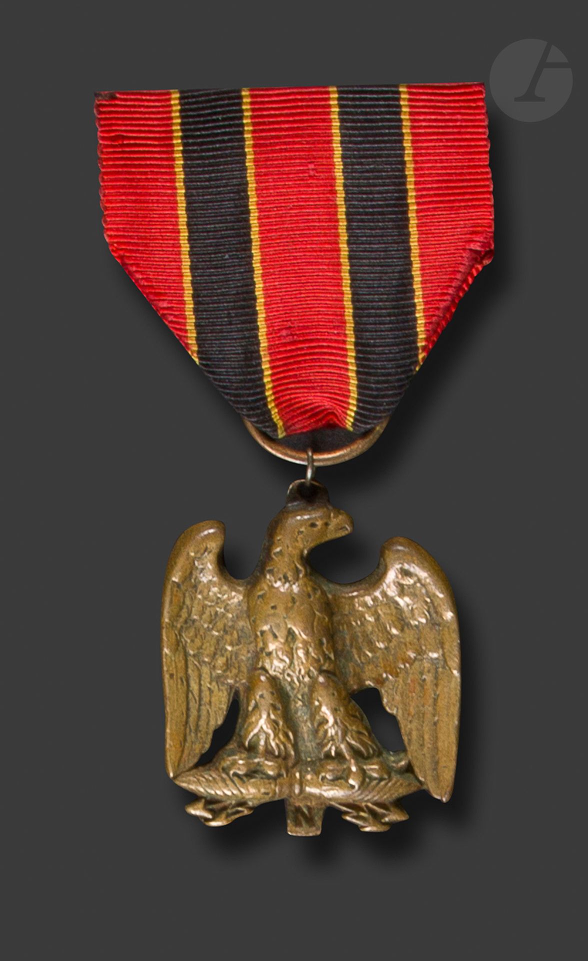 Null 第一帝国的退伍军人贝尔格莱德
协会徽章，带有帝国之鹰
。
 
青铜铸造，尾部印有 "N"。纯粹的反面。悬挂的环形物改变了。
带有比利时色彩的丝带。
3&hellip;