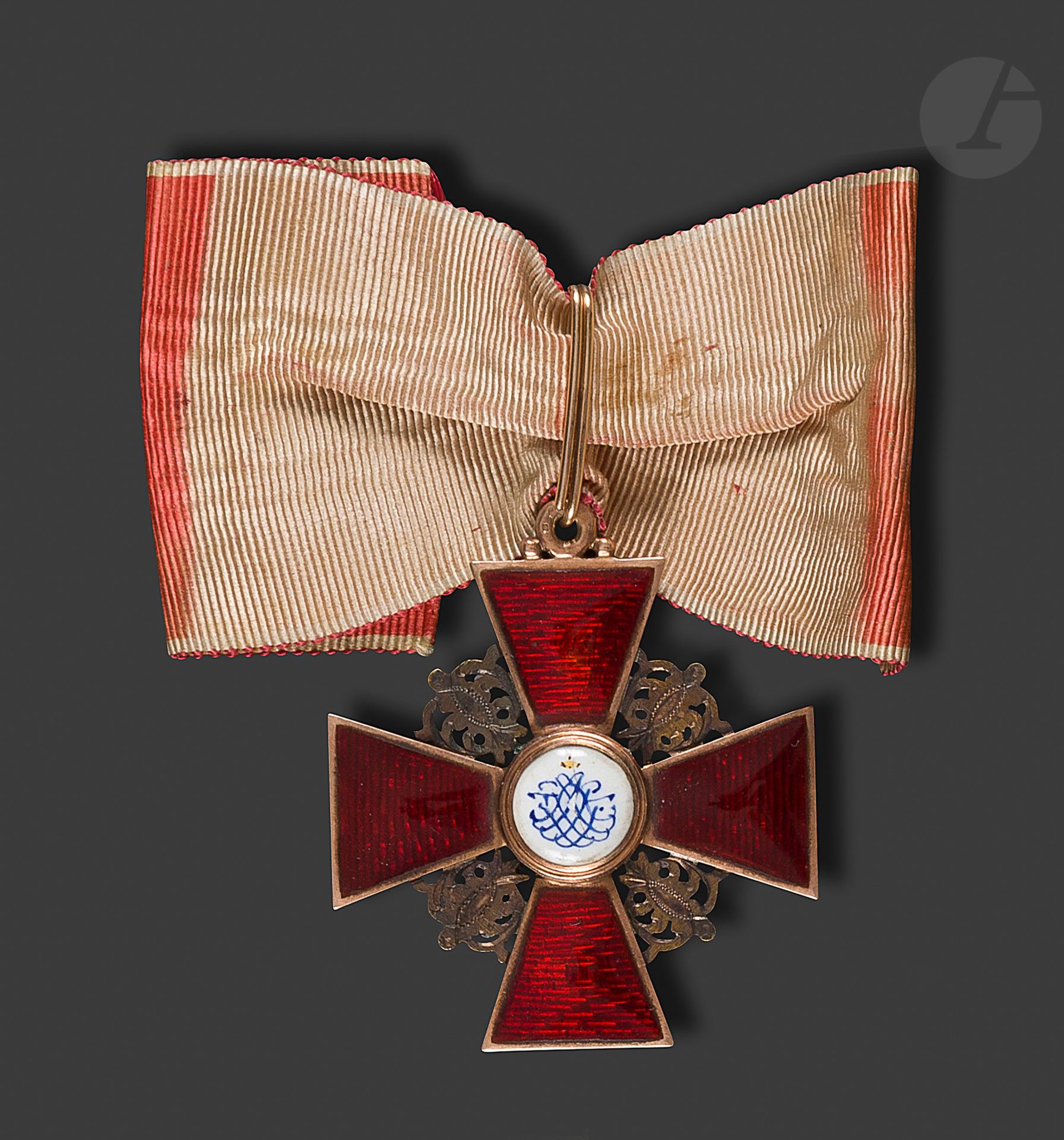 Null RUSSIE 
ORDRE DE SAINTE ANNE, créé en 1735. 
Croix de 2e classe. 
En or et &hellip;