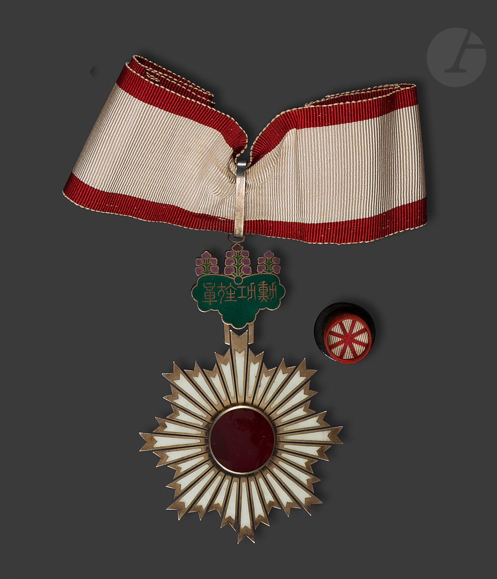Null JAPAN 
ORDER OF THE RAISING SUN 
Star of 3rd class (commander). 
In gilt an&hellip;