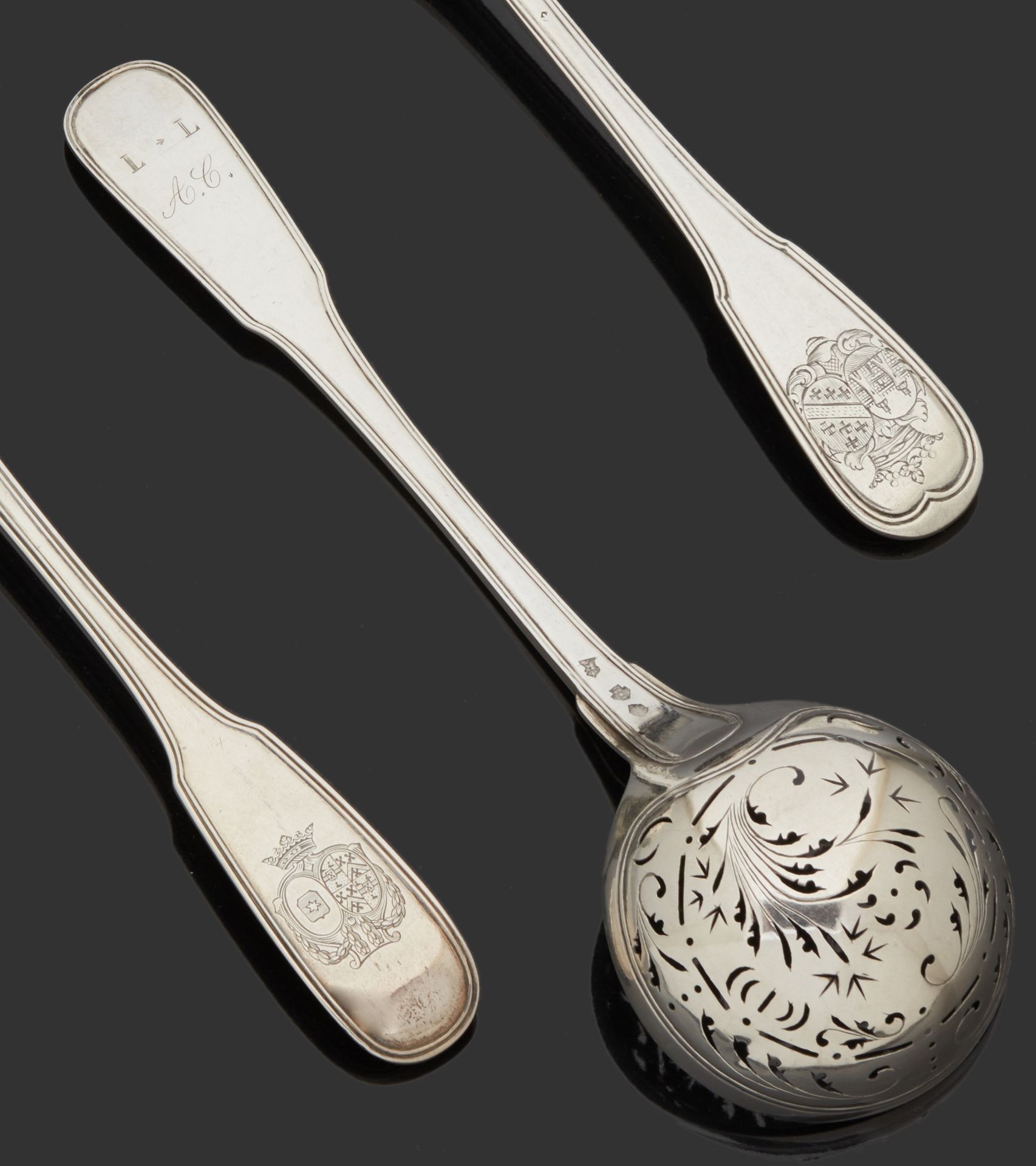 Null LILLE 1782 - 1783
Silver sugar spoon, net model, the spoon pierced with twi&hellip;