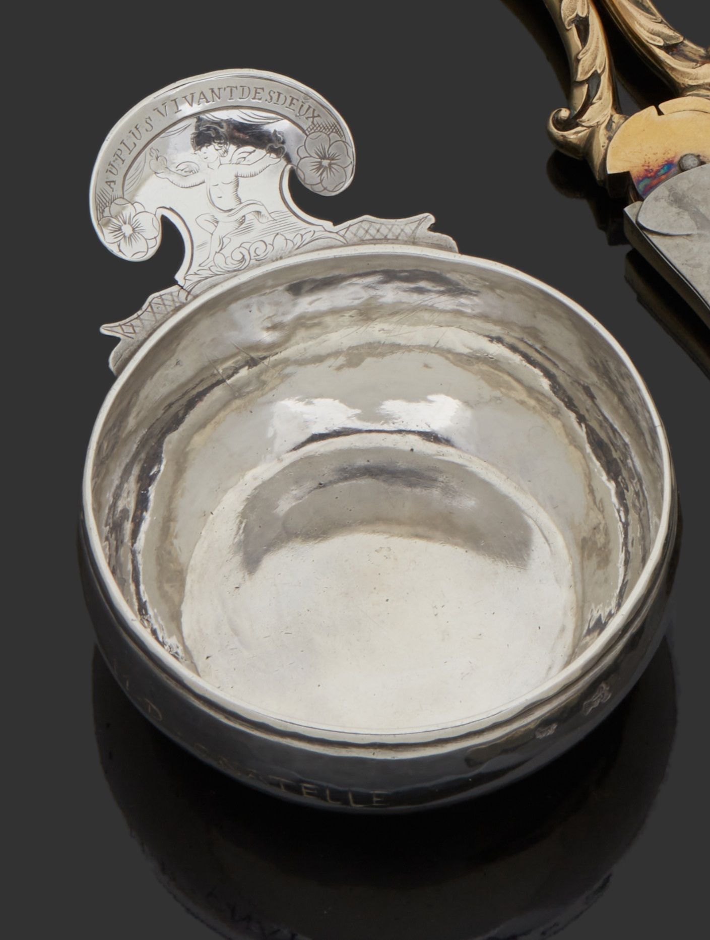Null ROUEN 1759
Coppa da vino in argento liscio, bordata con un filetto, il corp&hellip;