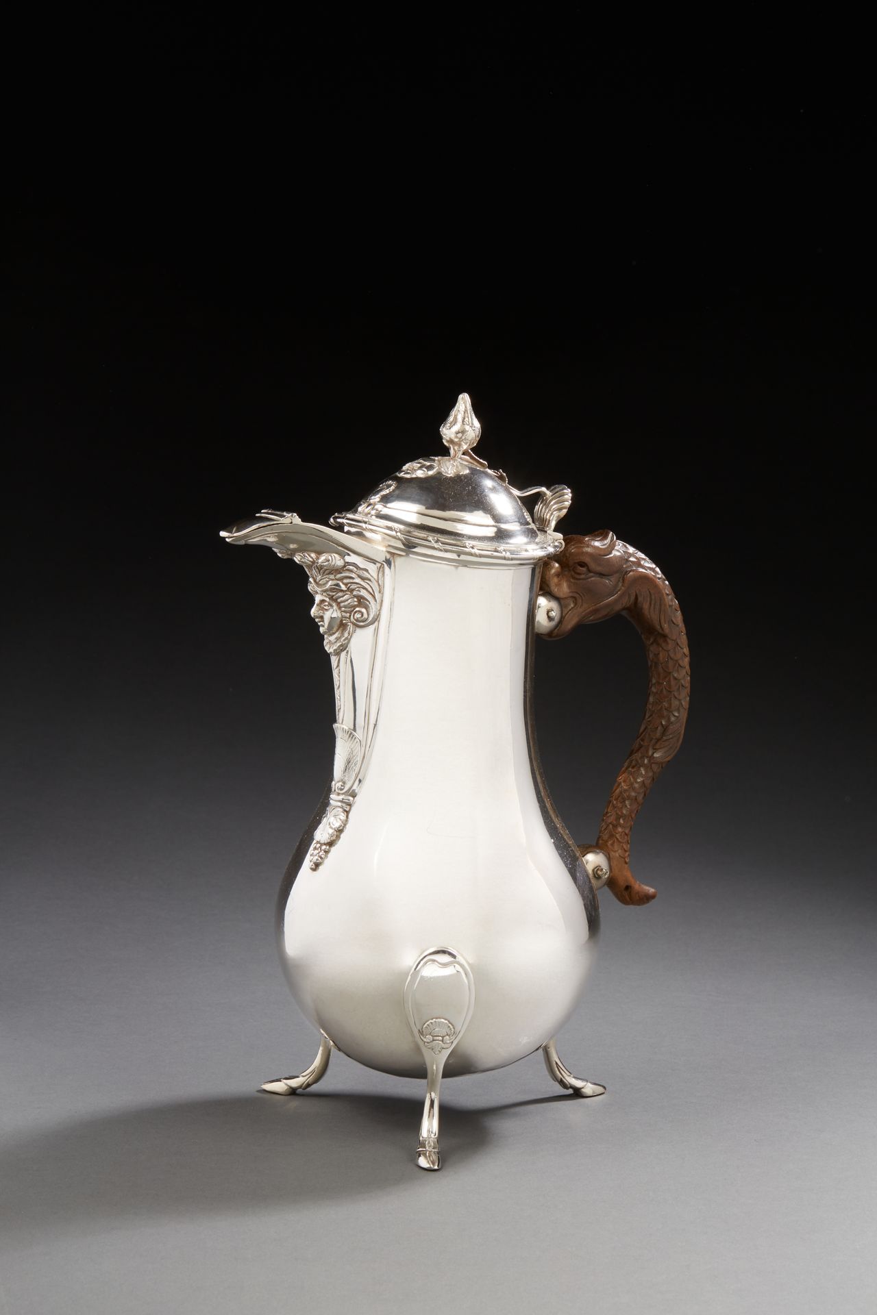 Null DIJON 1780
Plain silver tripod coffee pot. The feet sabot with elongated ta&hellip;