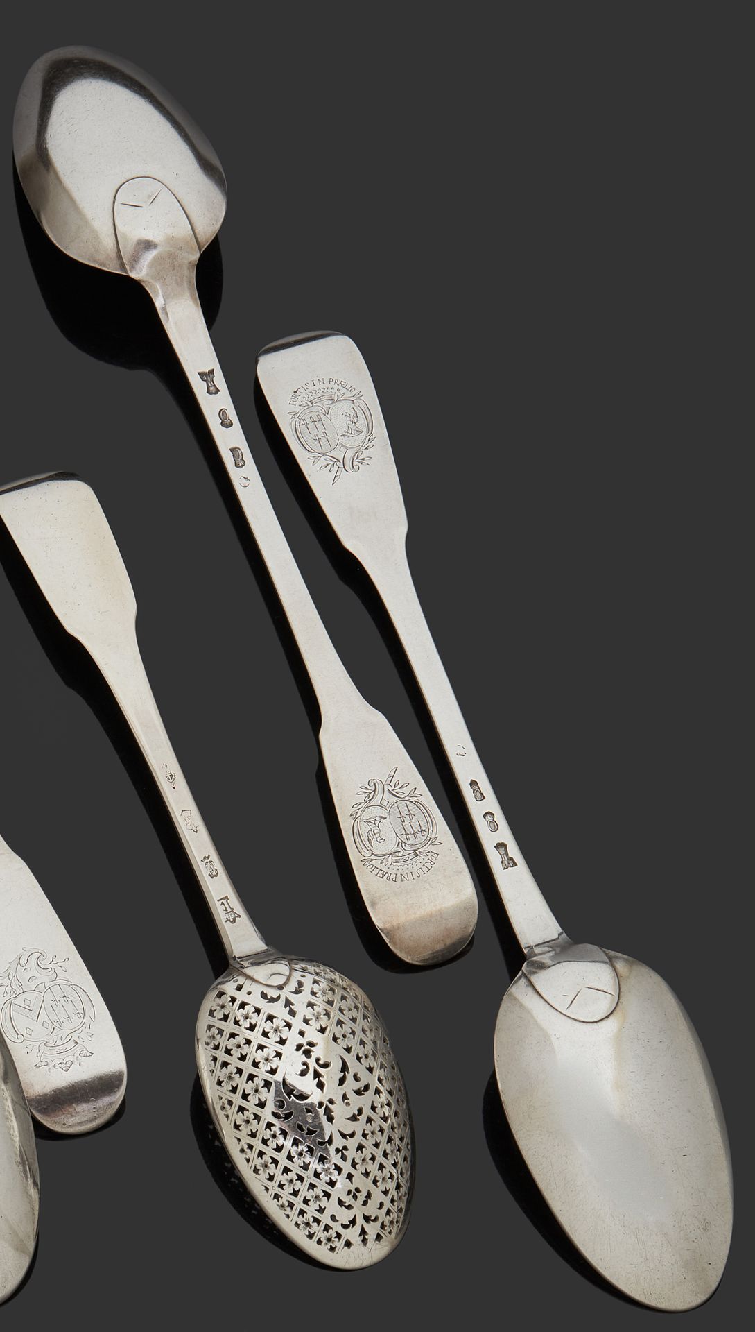 Null VALOGNES 1776 - 1780
Coppia di cucchiai da cucina in argento, modello unipl&hellip;