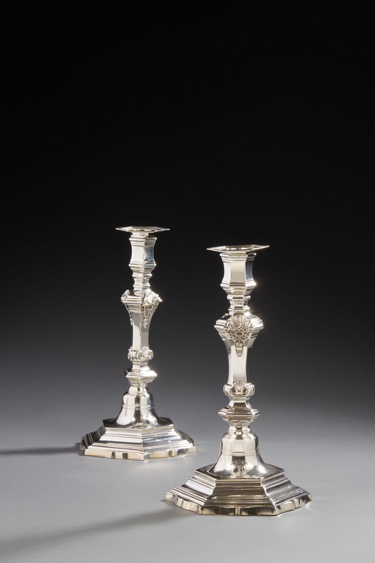 Null MONTPELLIER 1741
Pair of silver candlesticks and their wicks, probably from&hellip;