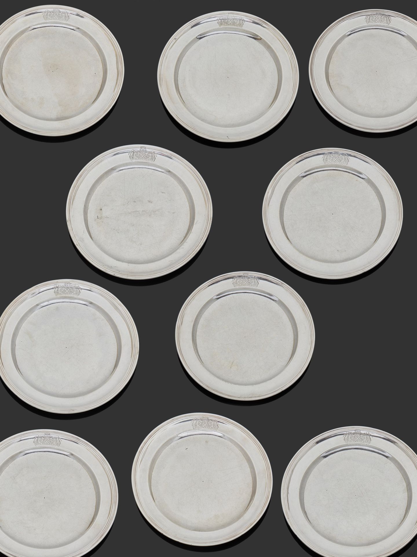 Null RENNES 1728 - 1730
Suite of ten silver plates of circular form moulded with&hellip;