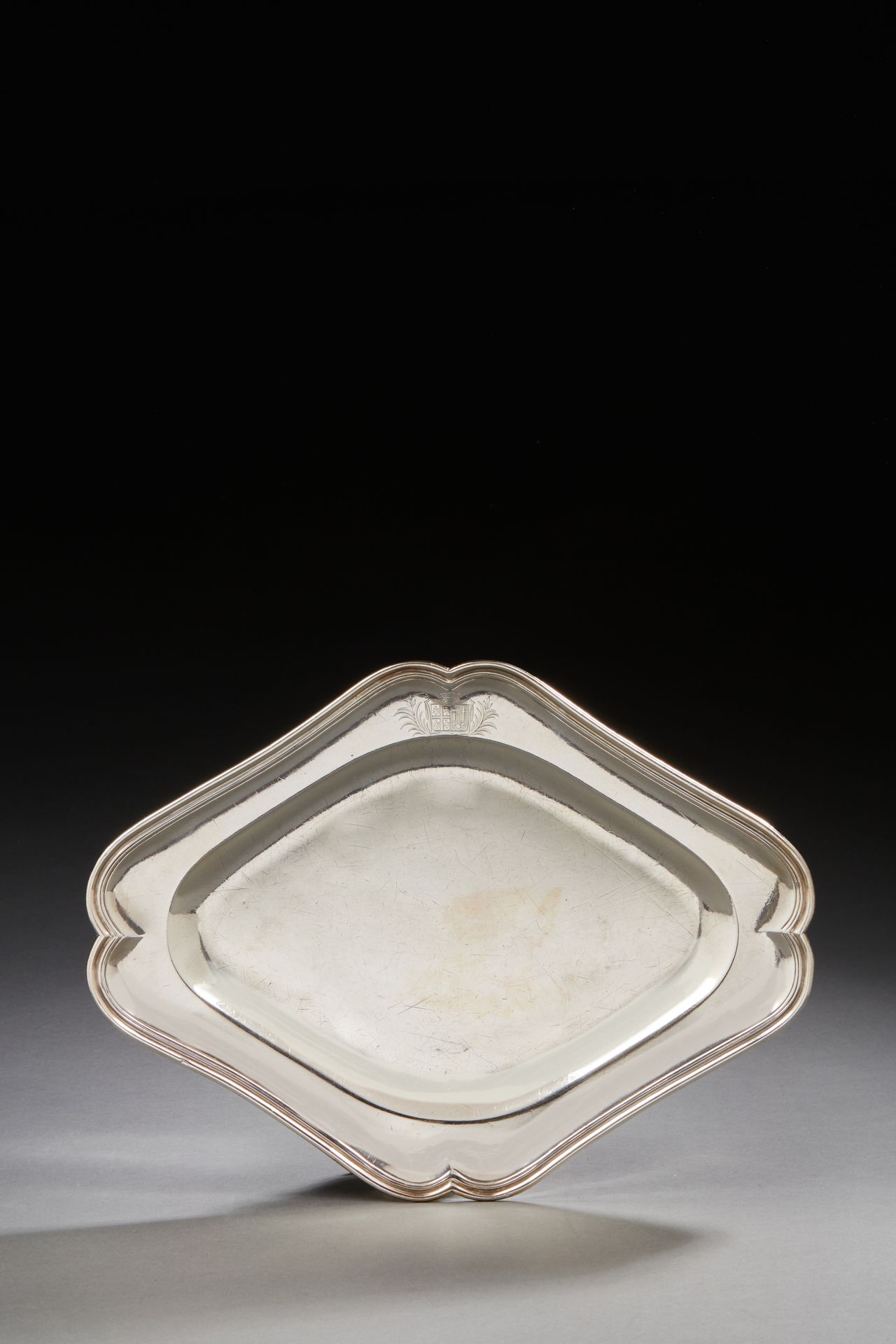 Null PARIS 1739 - 1740
A silver plate of lozenge shape with contours moulded wit&hellip;