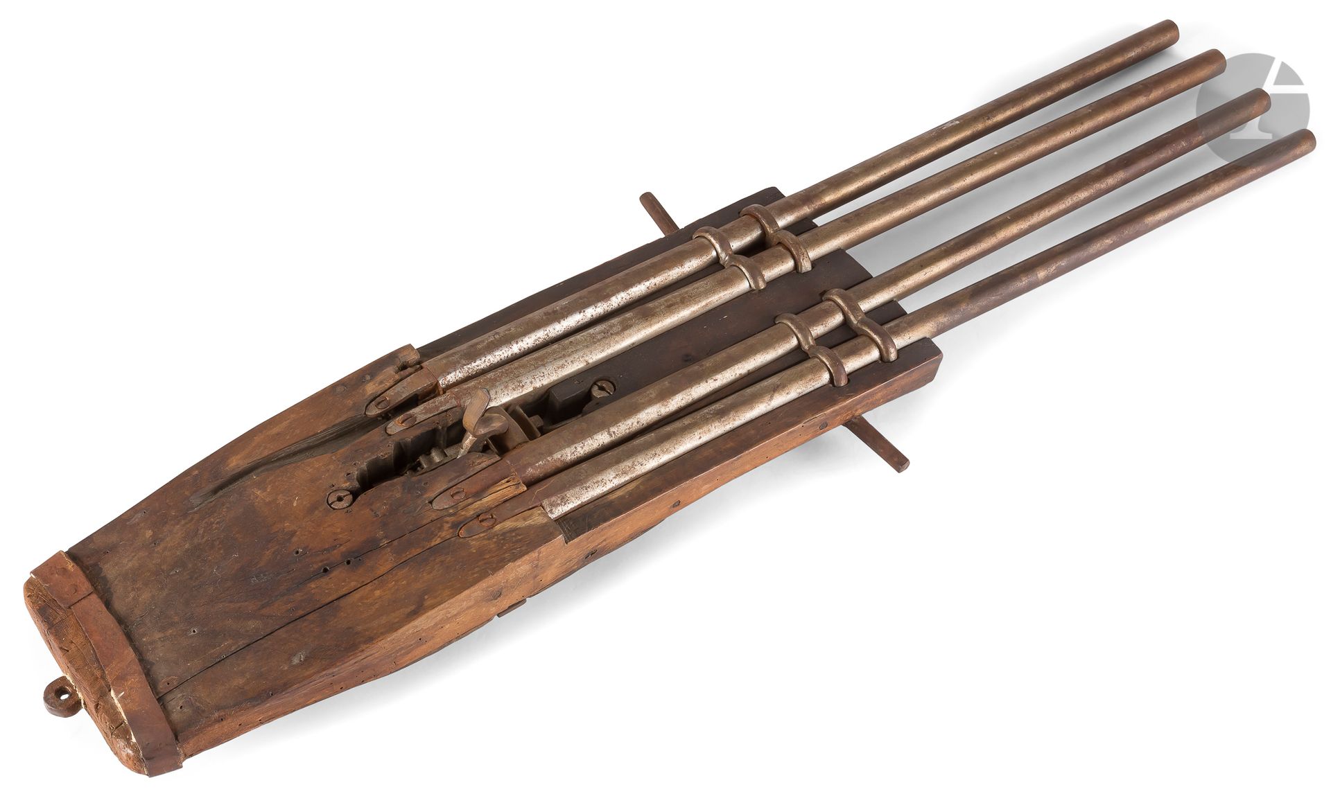 Null 带系统的Canardier，由4门打击炮组成的炮组。

71厘米长的木桶安装在带有固定销的木质底座上。敲击式锁，底部有一个扳机尾部。

约1840-1&hellip;