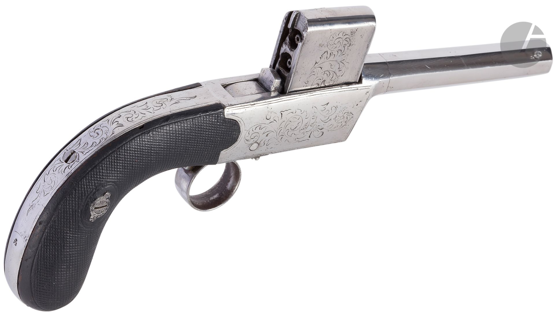Null 归属于 "Colleye "的打击乐手枪系统，带有上升的扁平枪管，四发，口径9毫米

带边的桶。胸部和平坦的圆柱体上刻有叶子，环形的扳机。溺水方阵中的&hellip;