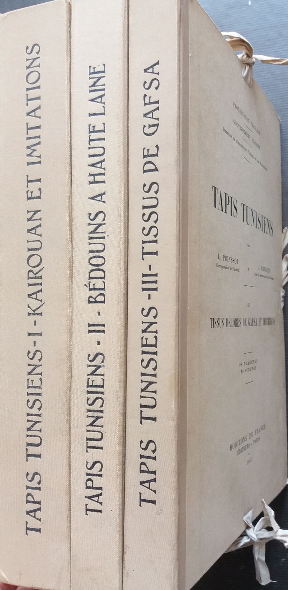 Null [TAPIS]
1 ouvrage en 3 tomes sur les tapis tunisiens.

*Tapis Tunisiens.
Pa&hellip;