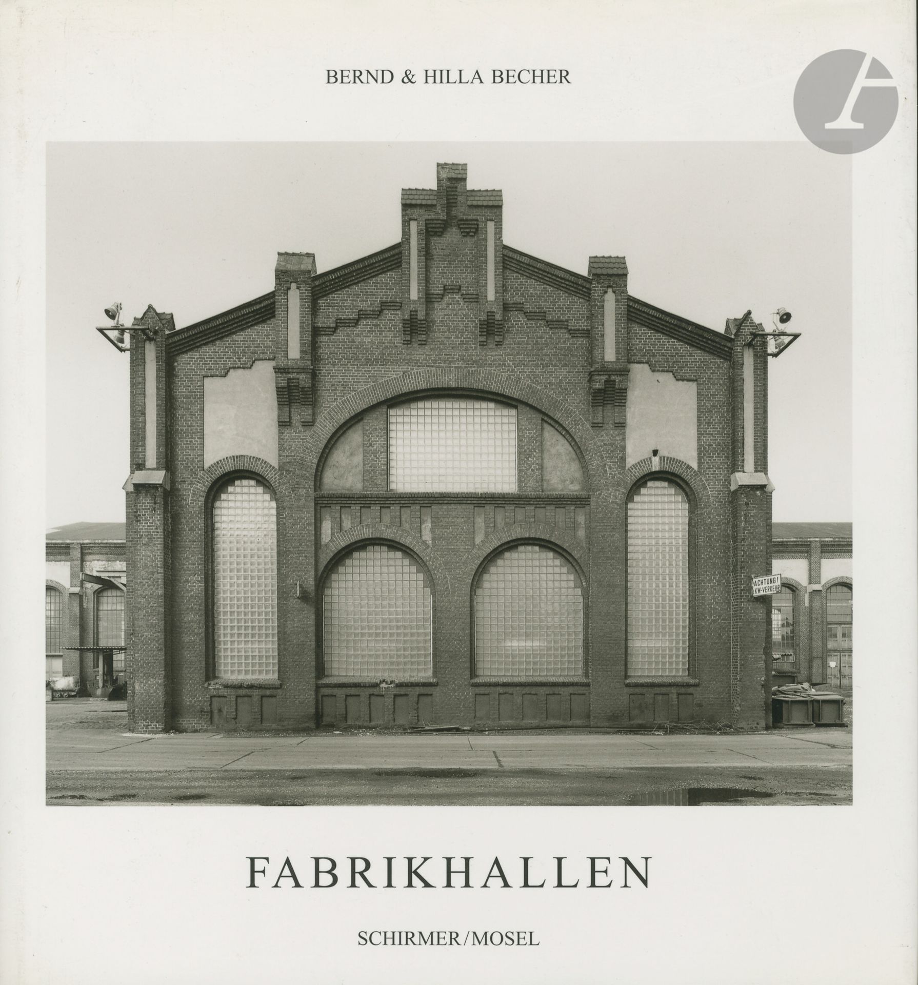 Null BECHER, BERNHARD (1931-2007
)BECHER, HILLA (1934-2015)
Fabrikhallen. Con un&hellip;