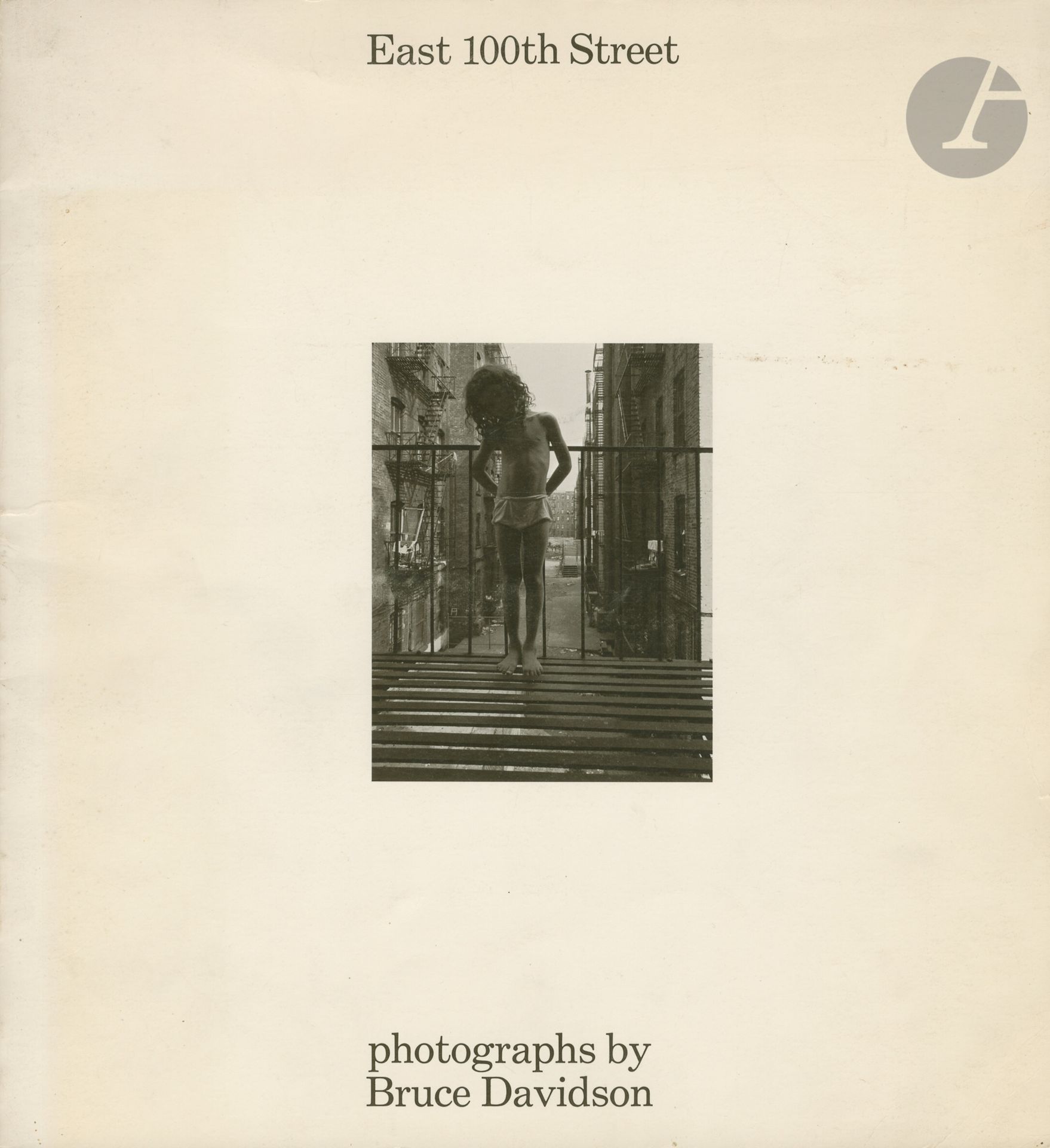 Null DAVIDSON, BRUCE (1933
)East 100th Street.照片由布鲁斯-戴维森拍摄。
哈佛大学出版社，剑桥，1971。
四开本&hellip;