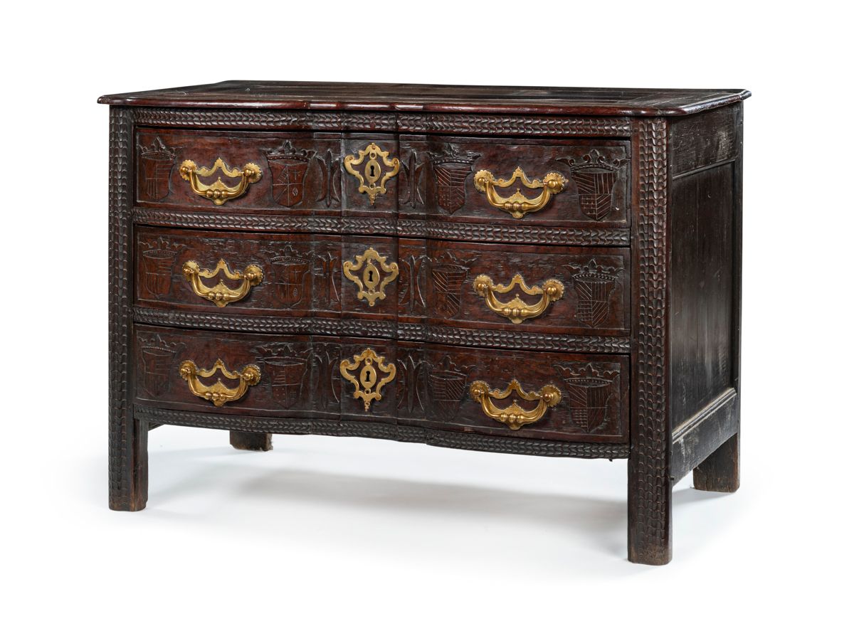 Null 
A solid mahogany and stained wood chest of drawers, the front of the chest&hellip;