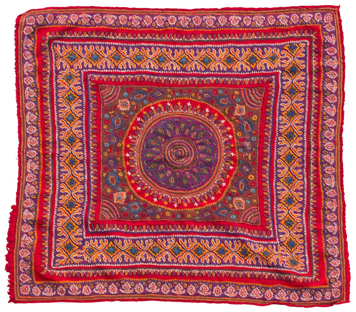 Null 苏萨尼，桌毯，20
世纪，装饰有一个方形的中心圆，周围有一个宽的边框
。

90 x 98 cm