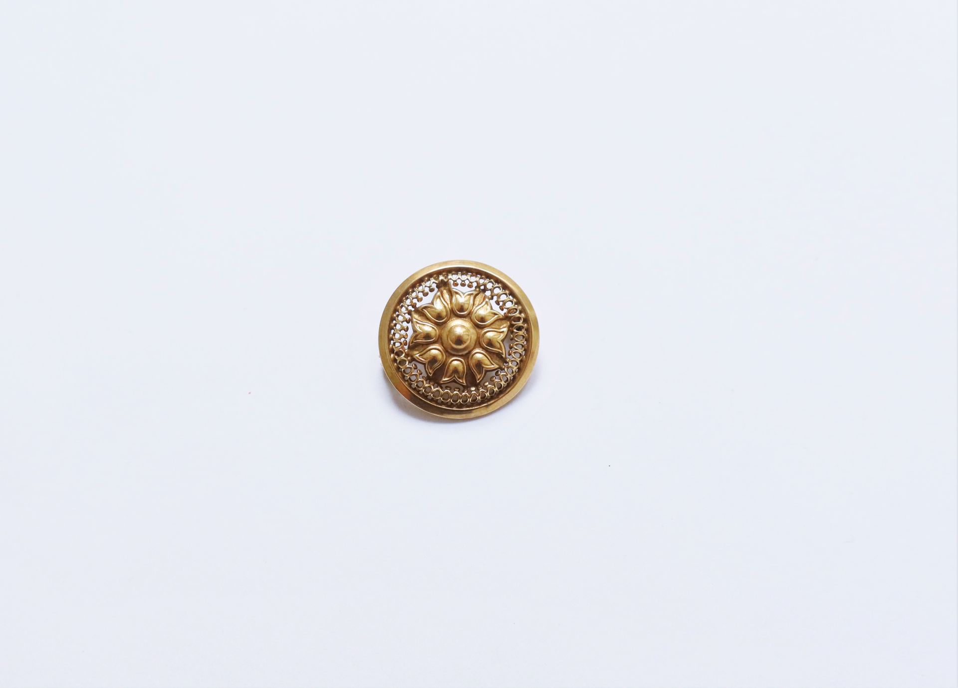 Null Spilla pendente in oro 18K (750) con fiori di loto. Lavoro francese. Diamet&hellip;