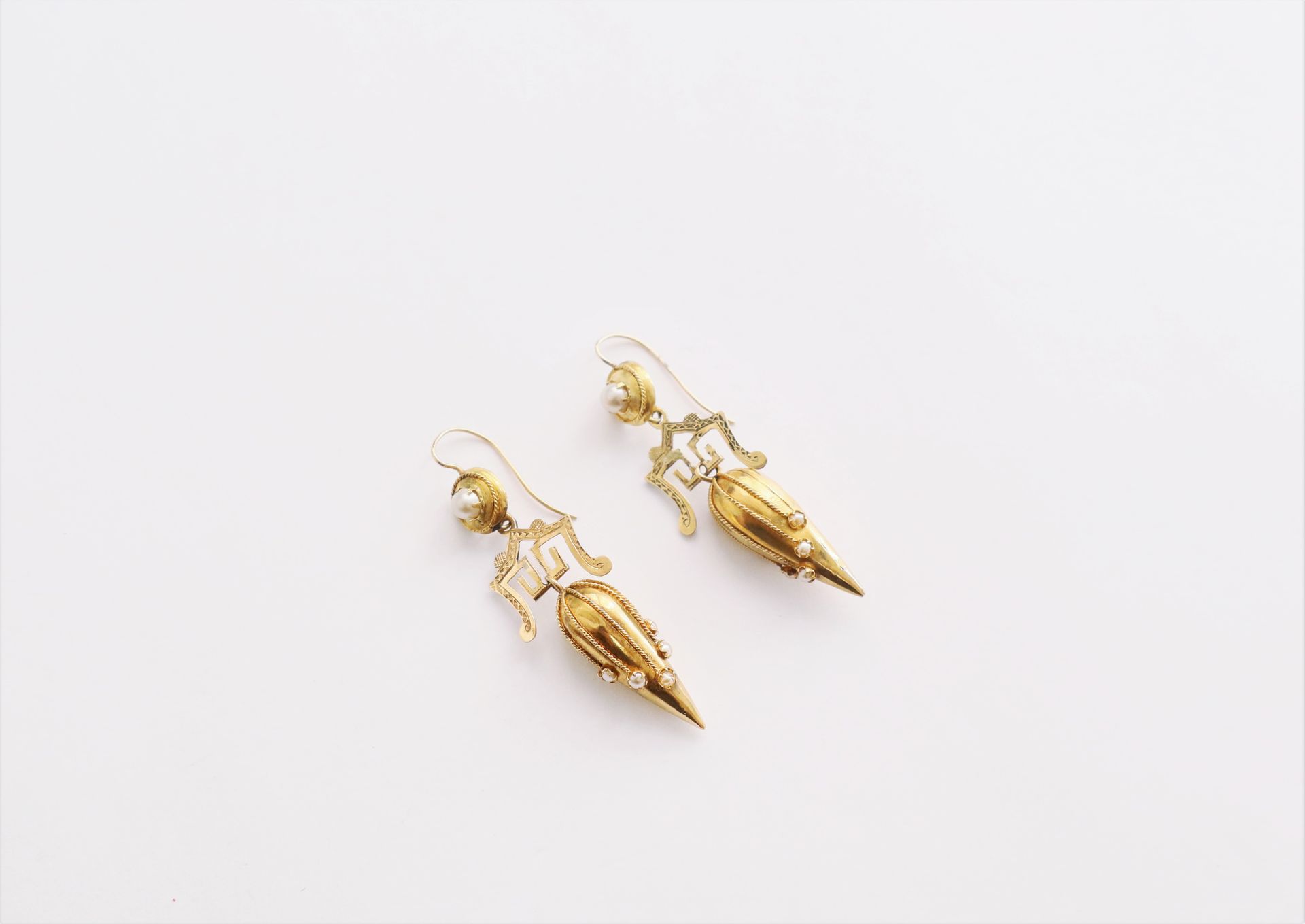Null Ein Paar Ohrringe aus 18K (750) Gold. Arbeiten vom Ende des 19. Jahrhundert&hellip;