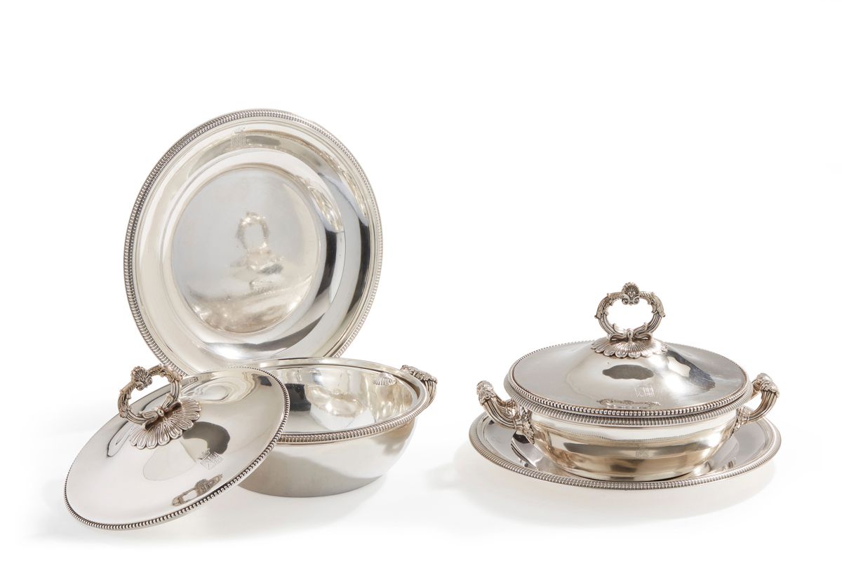 Null PARIS 1819 - 1838Pair of
covered vegetable dishes complete with their inter&hellip;