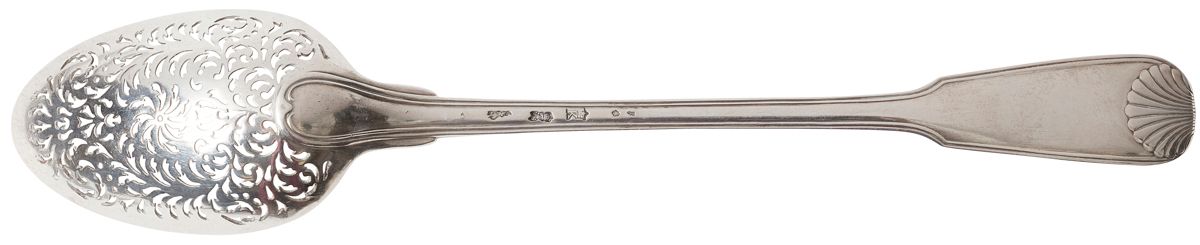 Null PARIS 1773 -
1774Olivenlöffel aus Silber, Muschelnetzmodell mit dem Reperce&hellip;
