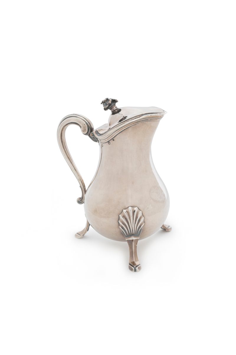 Null PARIS 1770 -
1771Covered tripod hinged silver
hopper.
It rests on three cla&hellip;