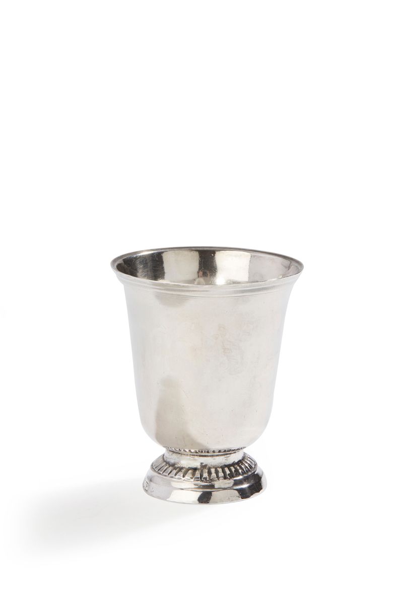 Null SAINTE-MENEHOULDE 1782 -
1785Tulpenförmige Timbale aus Silber, der Sockel m&hellip;