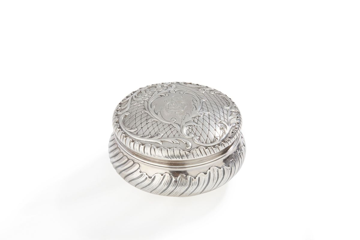 Null PARIS END OF THE 19th
CENTURYSilver covered circular
box
, the interior in &hellip;