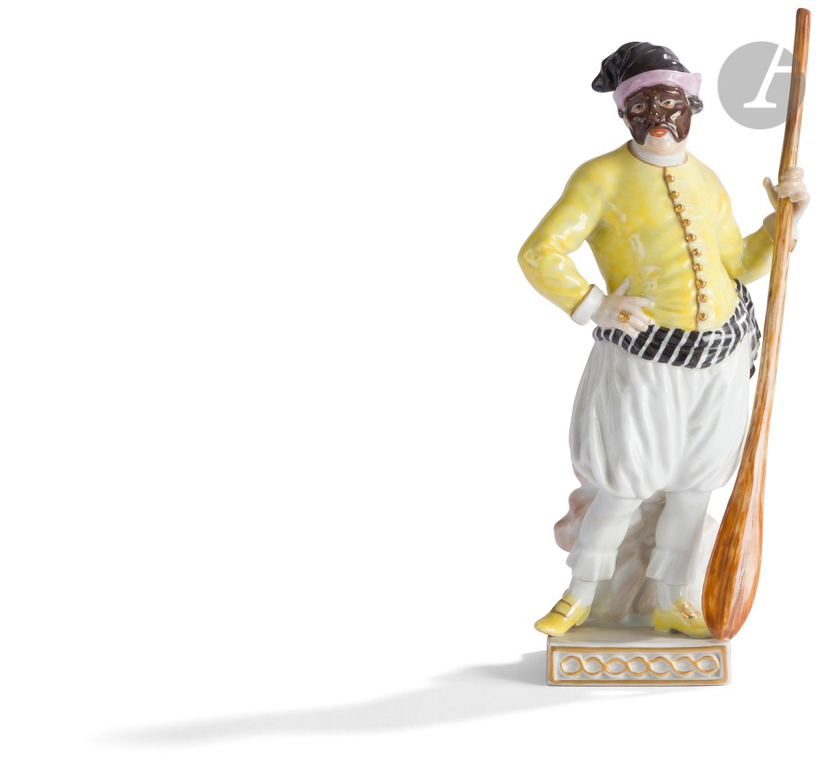 Null 
迈森
的
喜剧艺术系列
的波纹瓷雕像
，表现了Godoliere站在一个金色交错的方形平台上
。

标有：蓝色的交叉剑，空心的型号：64569和12&hellip;