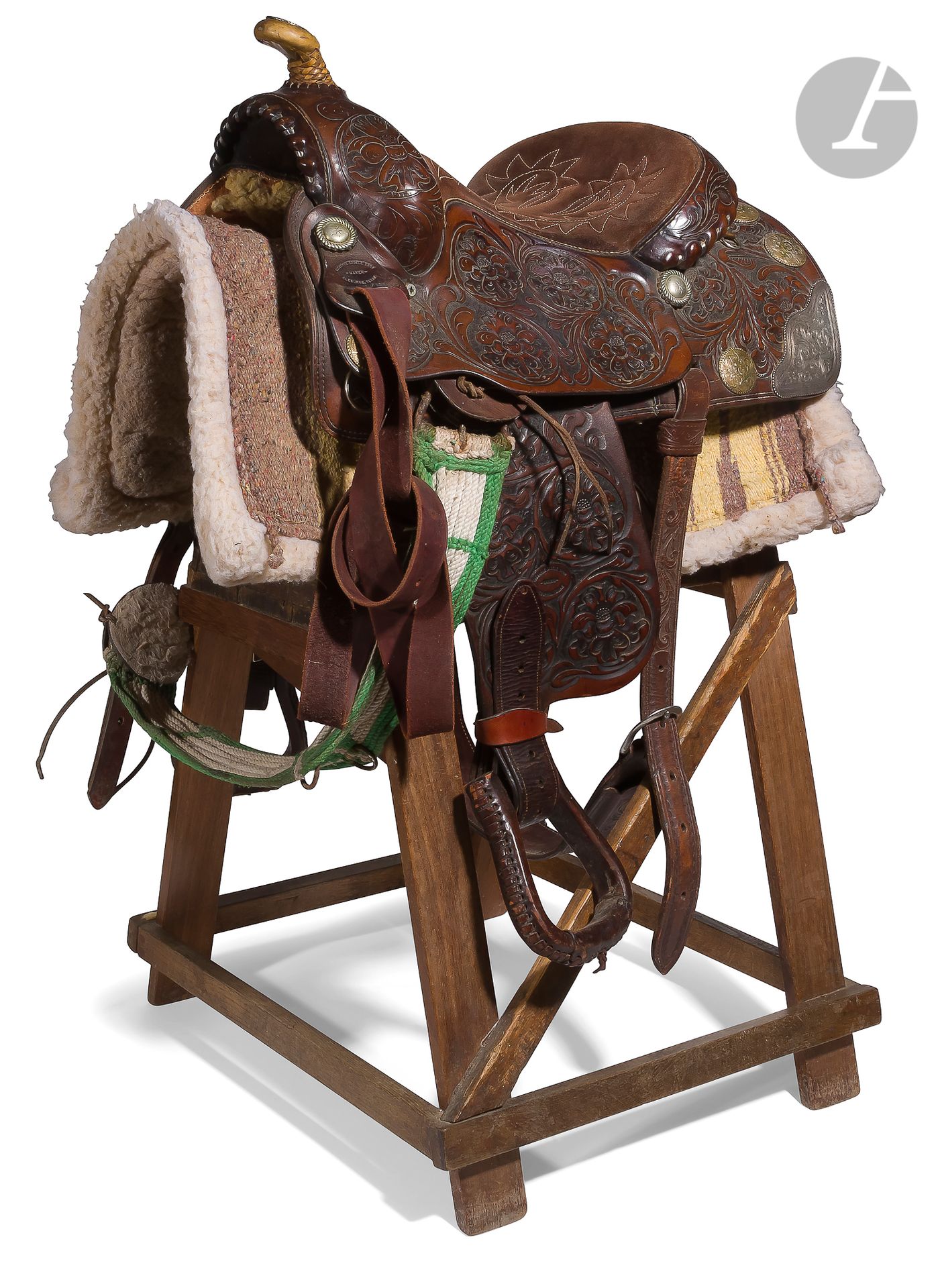 Null Important Mexican saddle in leather richly decorated with foliage.
Made by &hellip;