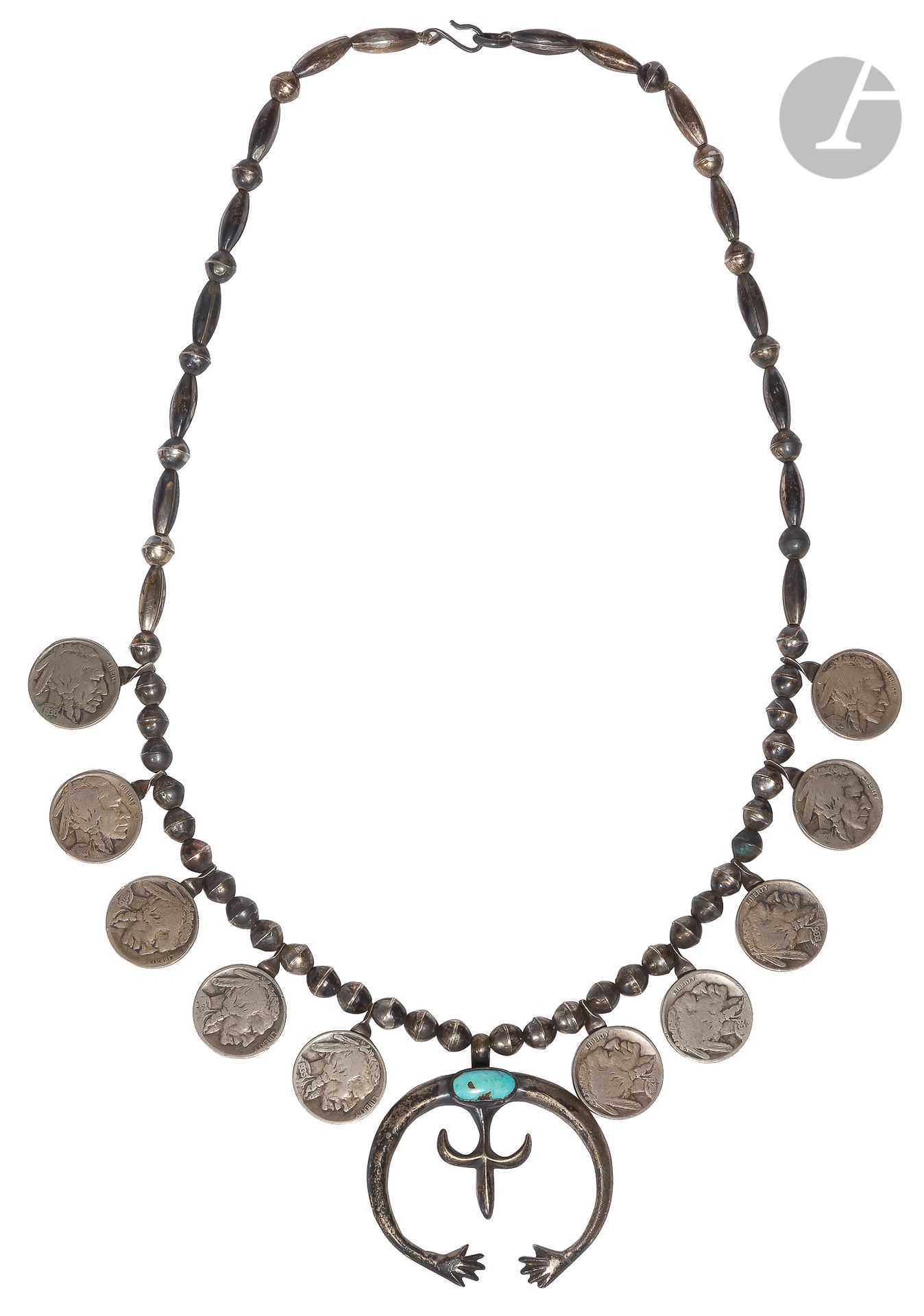 Null 印度项链。
由圆形和椭圆形的银珠组成。饰有绿松石图案，镶有10枚镍币（日期为1923,1927,1928,1935,1936,1938），正面为印第安&hellip;