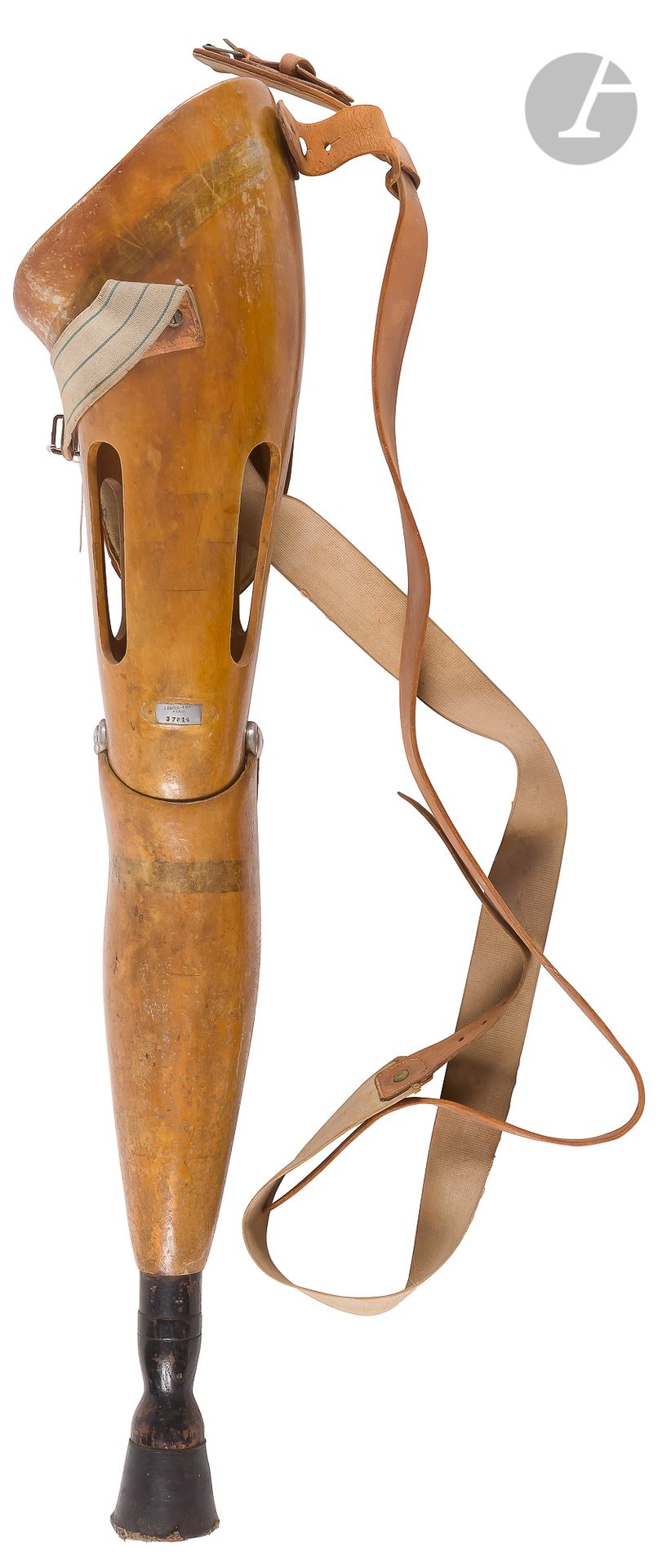 Null Prothèse de jambe « Ortho Unic »
En bois clair, fer et caoutchouc. 
Garnitu&hellip;
