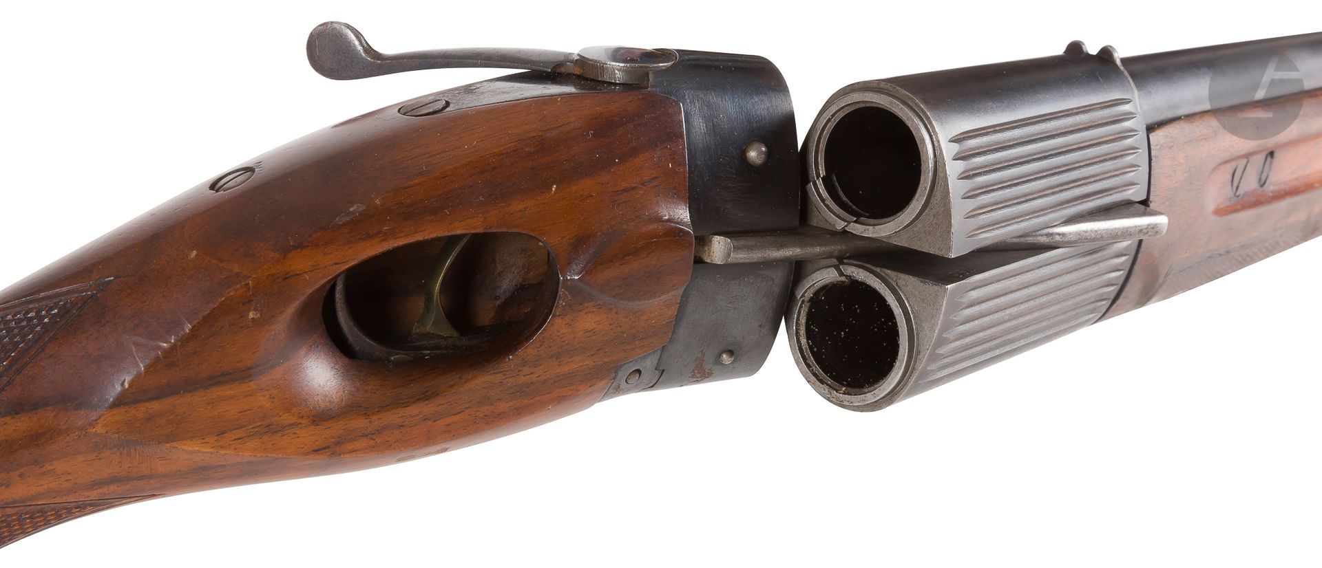 Null Pieper "无行动47 "霰弹枪，双发，12号口径抽出式。
61厘米的圆桶，叠加，分离，在右侧旋转。胡桃木框架。半截手枪枪托和枪管，（有裂纹），有&hellip;