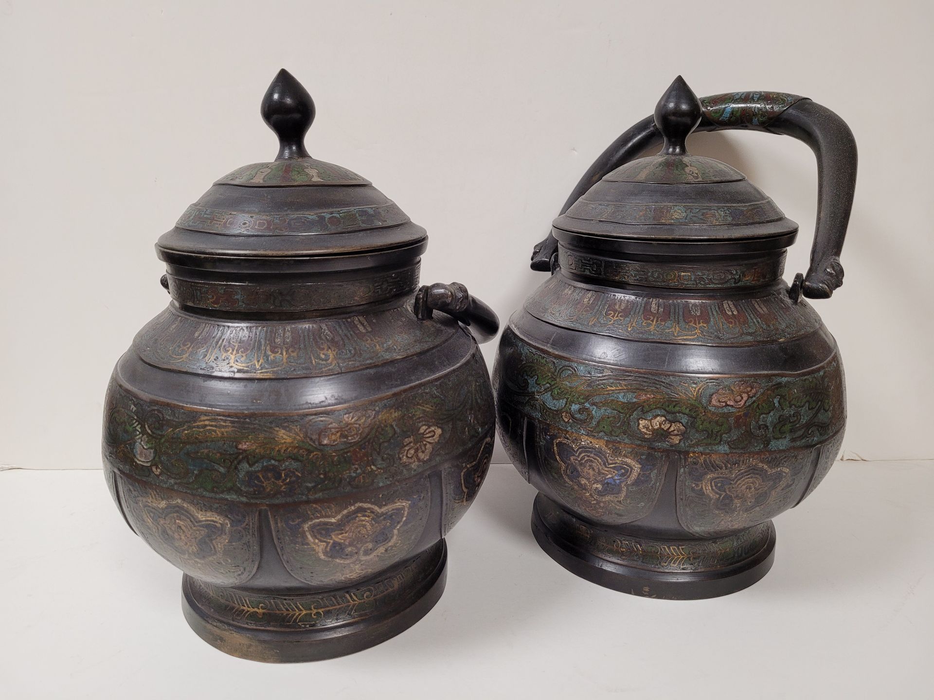 Null Pair of portable covered incense burners, Japan, circa 1900In
bronze with c&hellip;