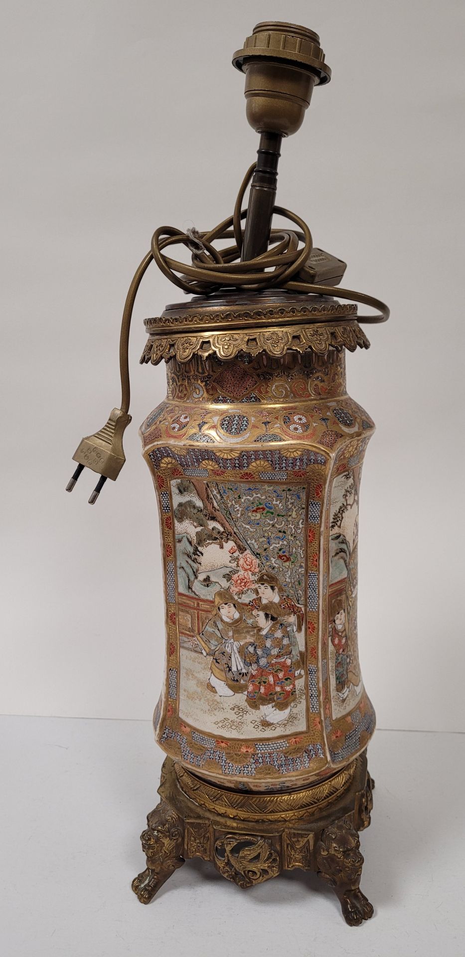 Null Vase rouleau Satsuma, Japon, XIXe siècle
A décor de quatre scènes dans des &hellip;