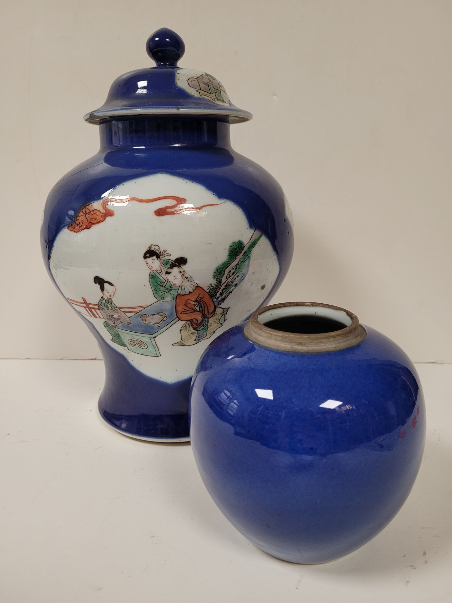 Null Petit pot à gingembre en porcelaine, Chine, XIXe siècle
Emaillé bleu sous c&hellip;