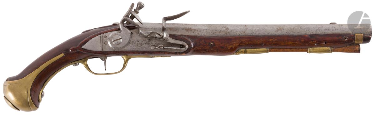 Null Pistolet de cavalerie à silex modèle 1733. 
Canon rond, à pans au tonnerre.&hellip;