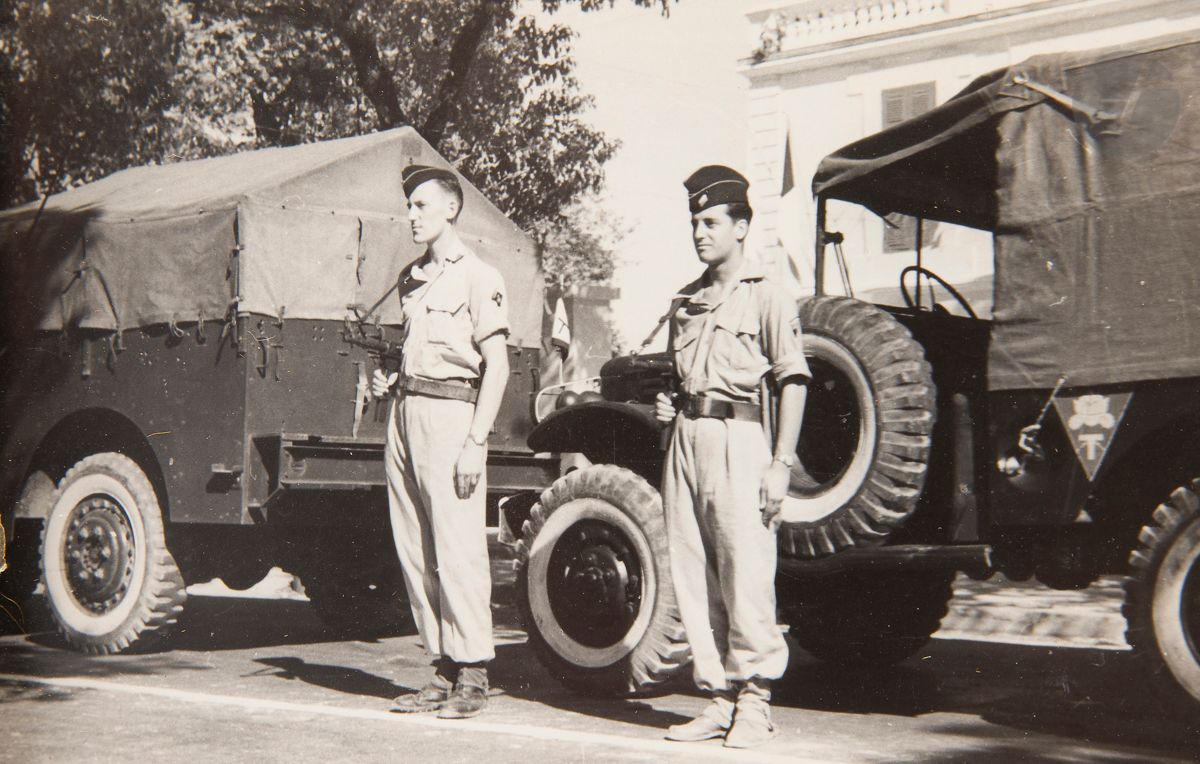 Null Album photo de 105 photos d’un soldat français en Indochine (circa 1952). 
&hellip;