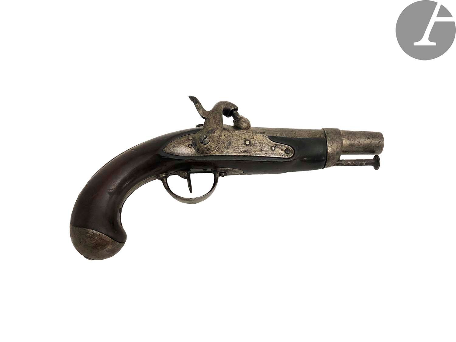 Null 1822年的燧发枪宪兵手枪改成了打击乐。
圆形枪管，有雷同的平面。签名为 "Mre de Maubeuge "的锁。皮带的钩子。铁制配件和拉杆。胡桃木&hellip;