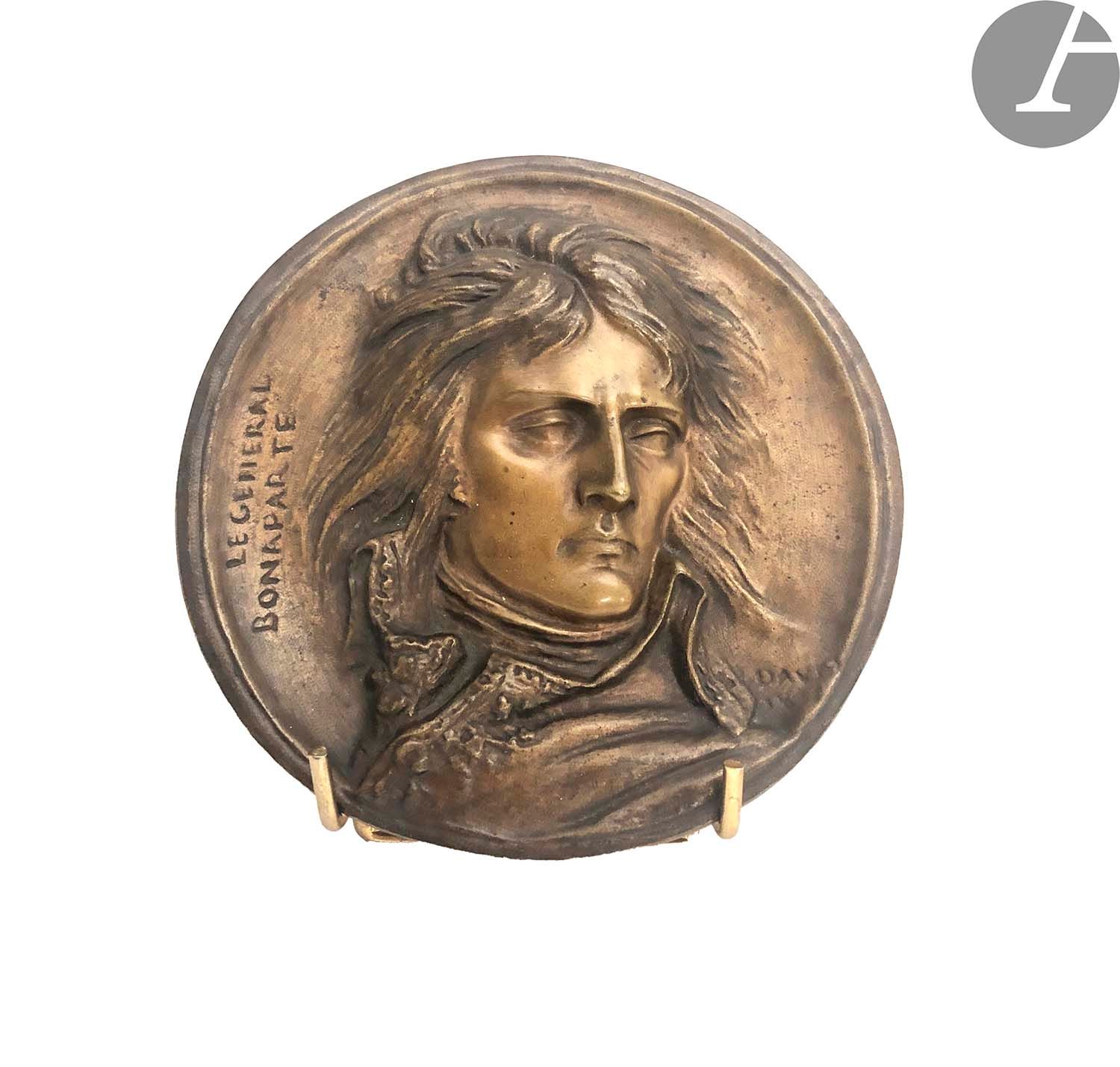 Null 大卫之后的波拿巴将军。
可悬挂的圆形铜质奖章。
直径：17厘米