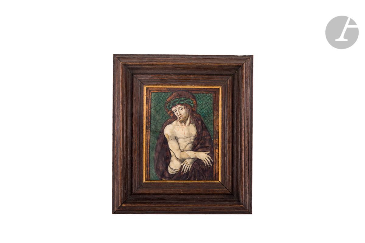 Null 绘有Ecce Homo装饰的多色珐琅盘。
19世纪高
：11.5厘米，长：9.5厘米
（事故和修复）
带模制木框