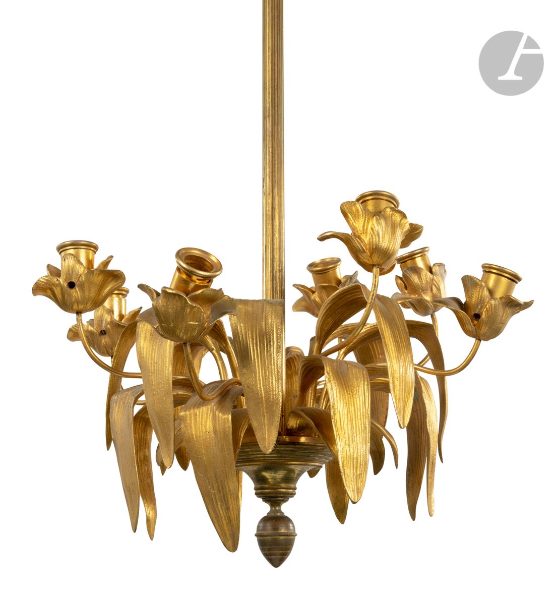 Null 一盏带叶子装饰的八灯鎏金青铜吊灯；（事故和损坏；穿电）。
19世纪晚期。
高：55厘米，深：39厘米