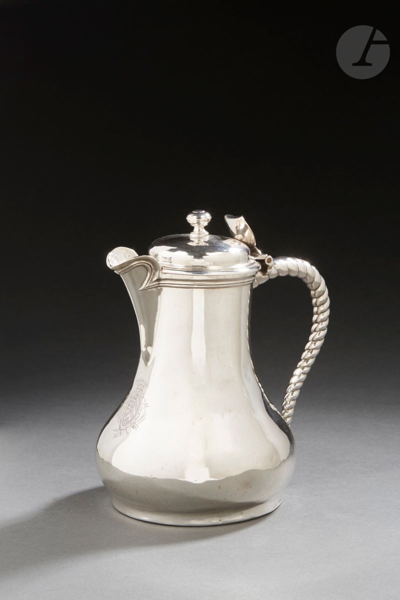 Null PARIS 1738 - 1739
Silver hot water pot called "marabout", with flat bottom &hellip;
