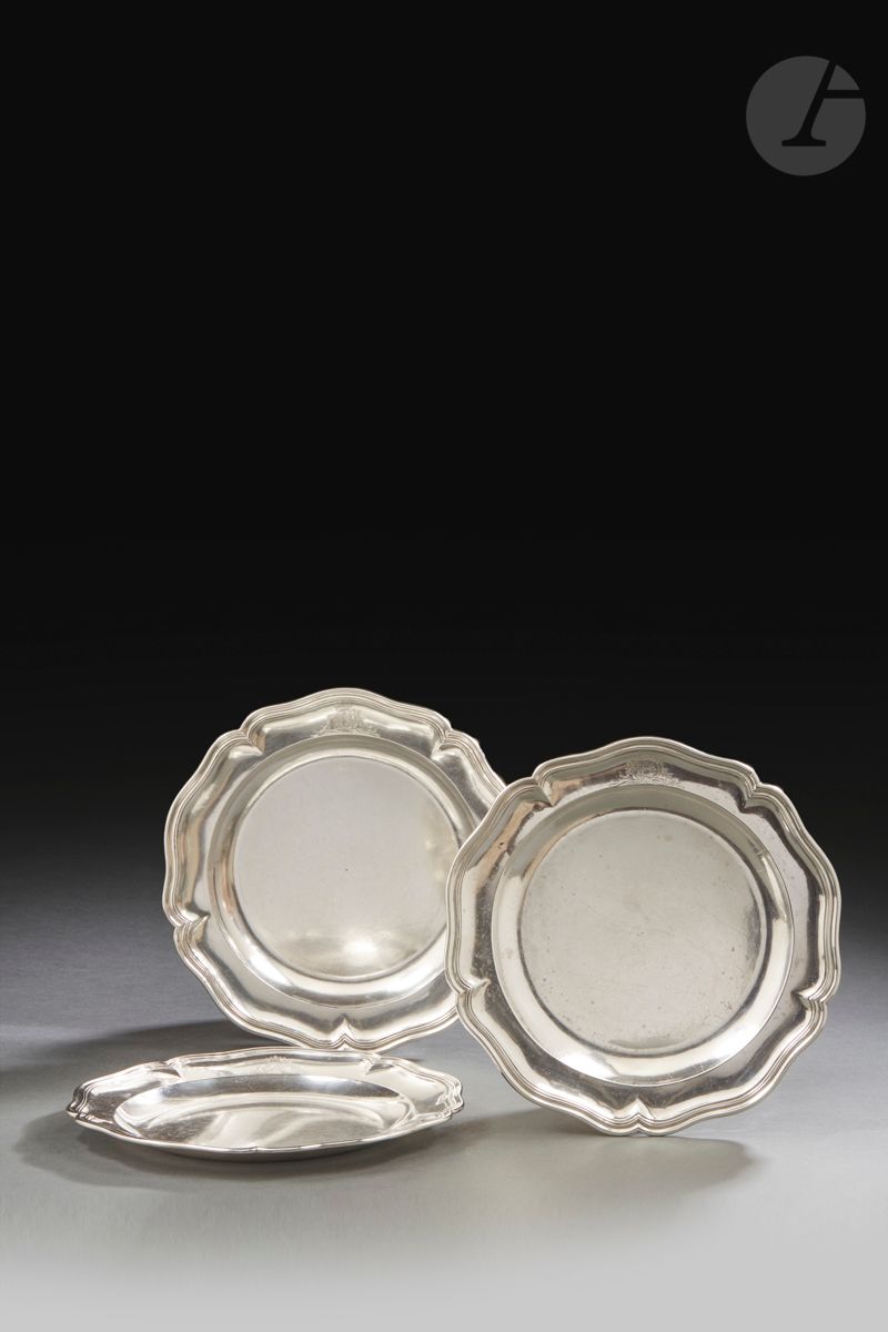 Null RENNES 1781 - 1783
Suite of three plain silver dishes, of circular form wit&hellip;