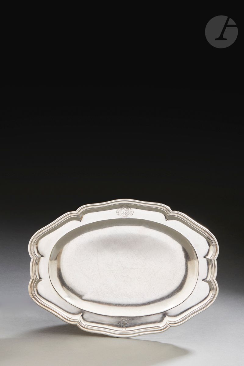 Null GRENOBLE 1751 - 1752
Un piatto ovale d'argento per piccioni con estremità r&hellip;