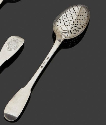 Null AVIGNON VERSUS 1740
Silver olive spoon model uniplat cuilleron bordé. The r&hellip;