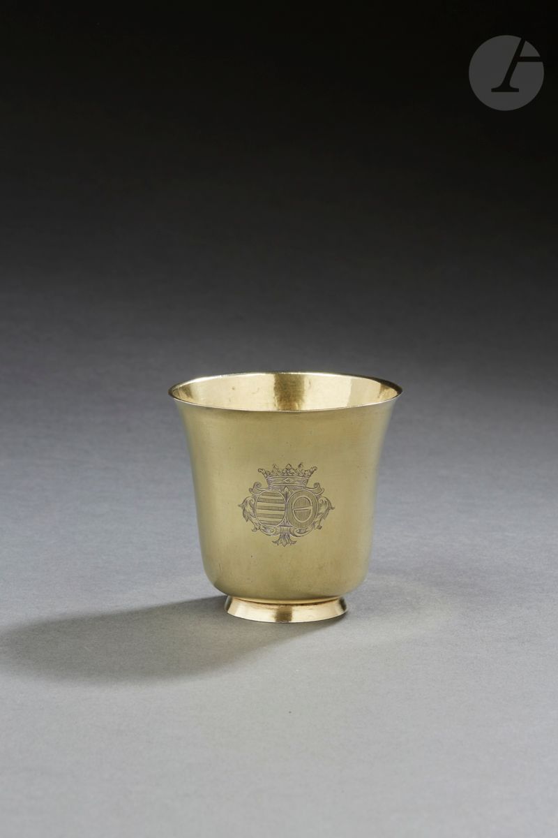Null PARIS 1697 - 1704
镀银高脚杯装在框架上，杯身略微加宽，刻有塞巴斯蒂安-德-彭芬尼奥和勒内-弗朗索瓦丝-德-克绍森结婚的纹章，上面有侯&hellip;