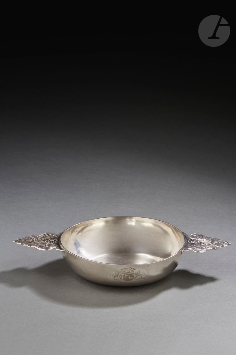 Null DRAGUIGNAN 1743 - 1778
Silver bowl with ears, of circular form, engraved wi&hellip;
