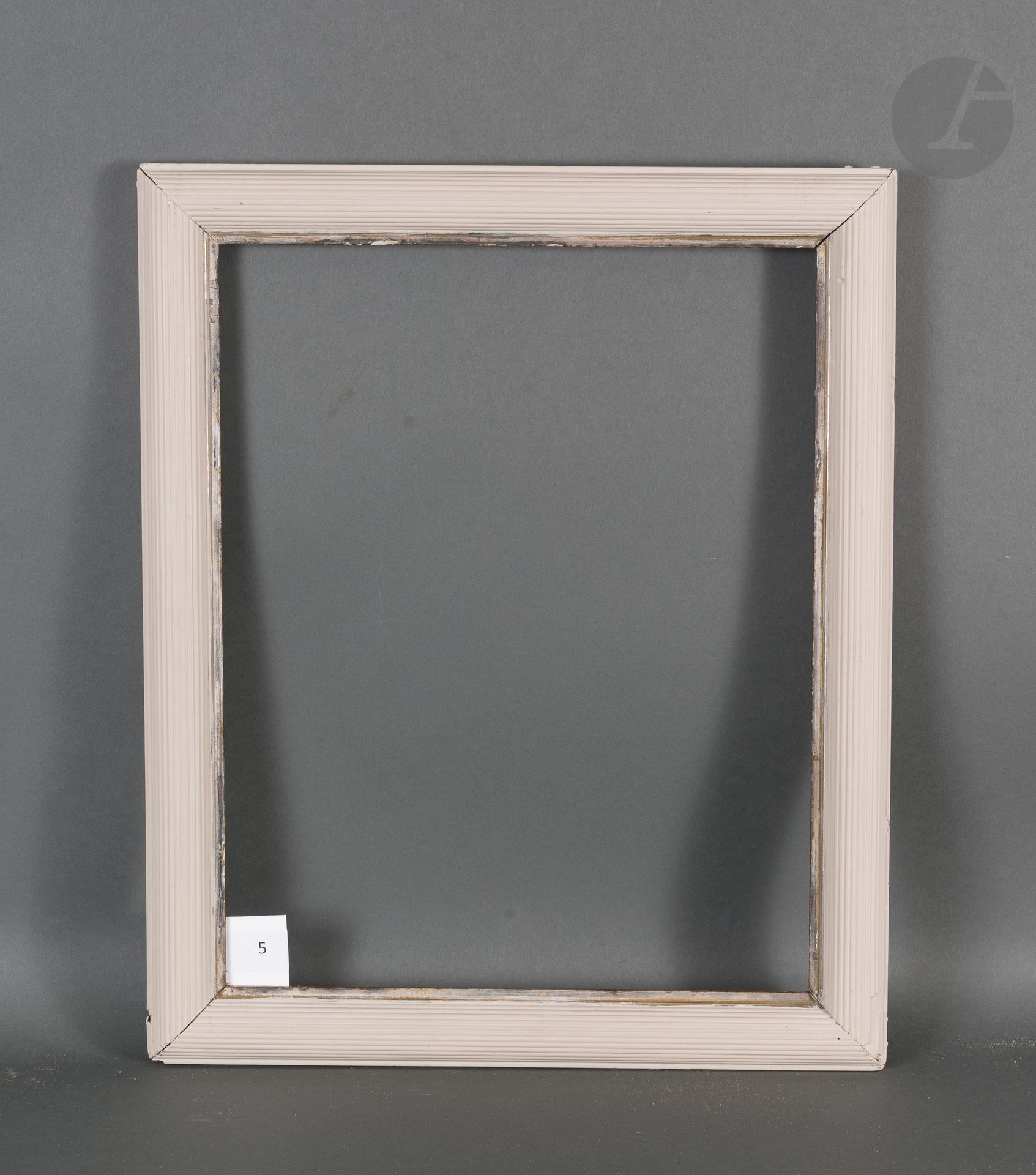 Null 一个德加风格的框架，用模制的木头和粉刷的灰泥，视图上有银色。
19世纪晚期（事故）。
31,1 x 39,2 cm - 外形 : 4,2 cm (6F&hellip;