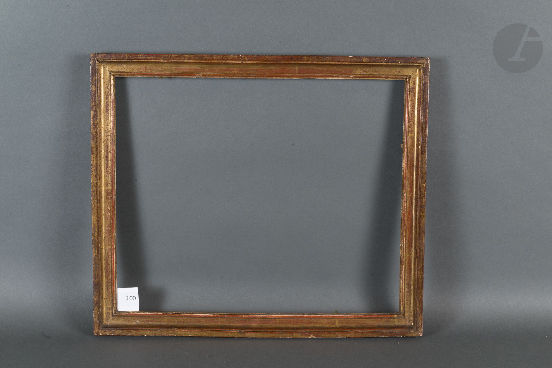 Null Baguette en bois mouluré et doré.
Époque Louis XVI (usures).
34,9 x 42 cm -&hellip;