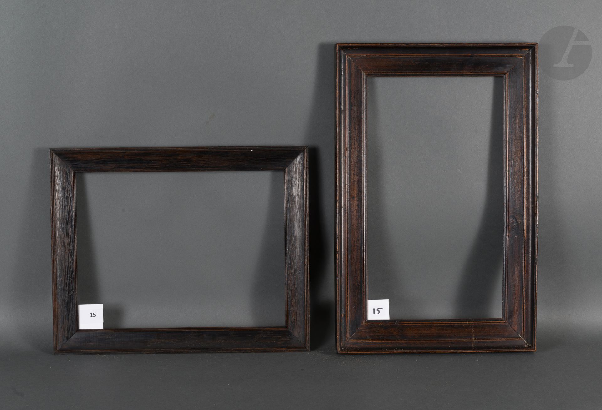 Null Deux cadres en bois mouluré et teinté.
Circa 1900.
20,3 x 36,4 cm - Profil &hellip;
