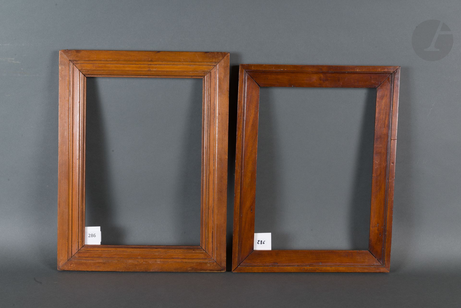 Null Dos marcos de madera de frutal moldeados y teñidos. Siglo XIX.
22,7 x 31,6 &hellip;