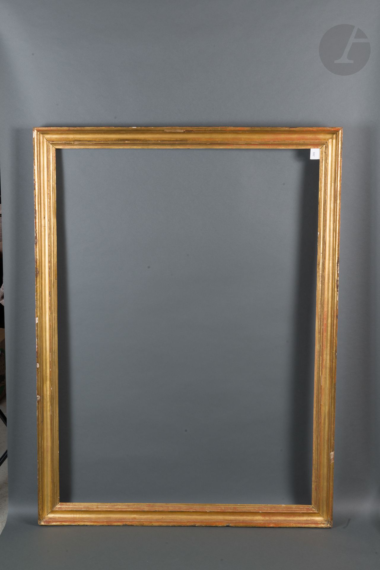 Null Molded and gilded wood frame.
Italy, end of the 18th century.
90,3 x 125,4 &hellip;